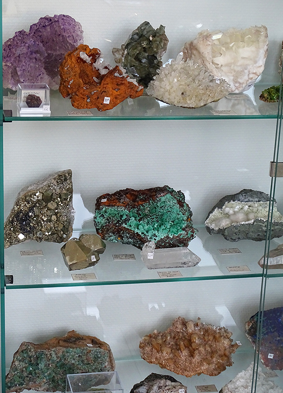 vitrine minéraux