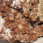 Grossulaire et quartz de Madagascar.