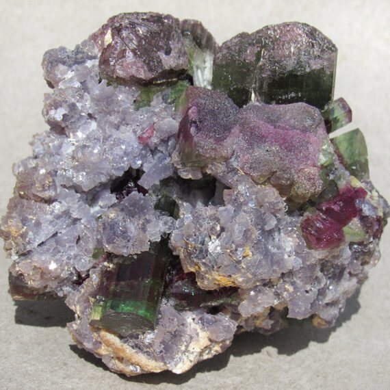 Tourmaline elbaïte et lépidolite du Brésil.