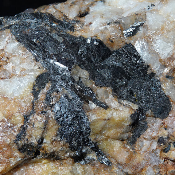 Wolframite, goethite et quartz de Haute-Vienne.