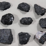 Lot de 9 hibonites de Madagascar