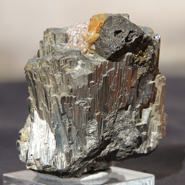 Arsénopyrite, chalcopyrite, sidérite et muscovite du Portugal