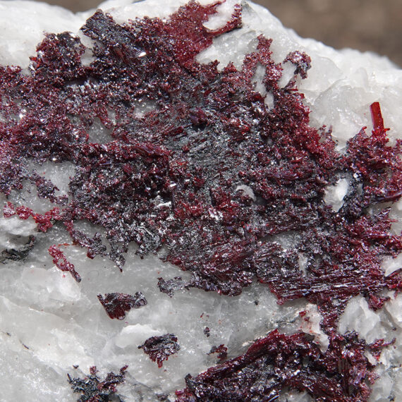 Proustite et calcite du Maroc
