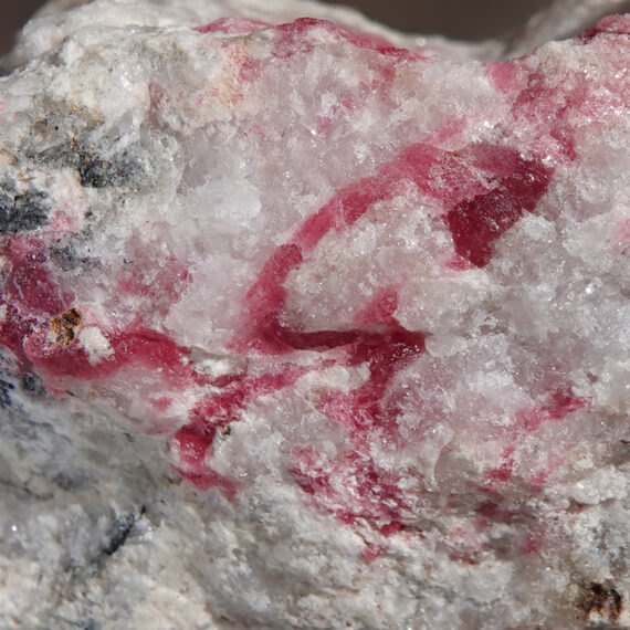 Tugtupite et chkalovite du Groënland