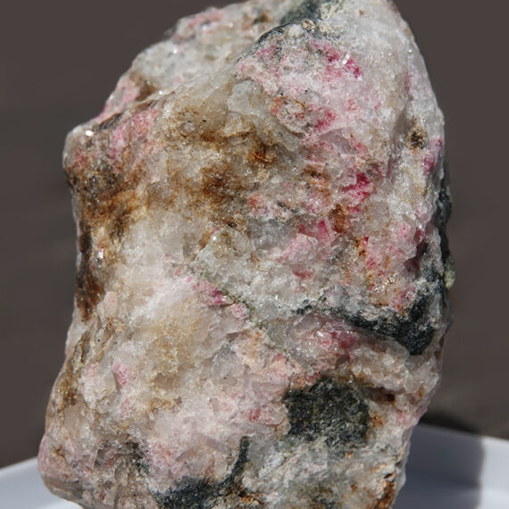 Tugtupite, aegyrine, chkalovite et sphalérite du Groenland