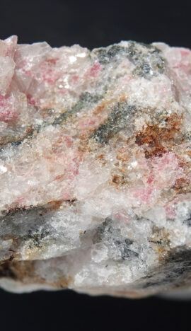 Tugtupite, aegyrine, chkalovite et sphalérite du Groenland