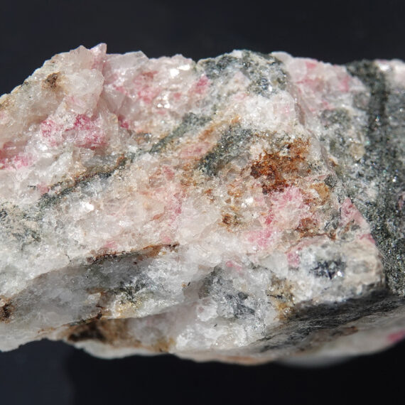 Tugtupite, aegyrine, chkalovite et sphalérite du Groenland