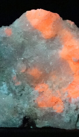 Tugtupite et chkalovite du Groenland