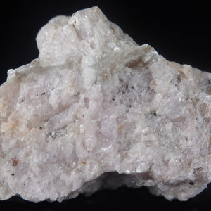 Pyrope, ellenbergite, rutile, quartz et muscovite.