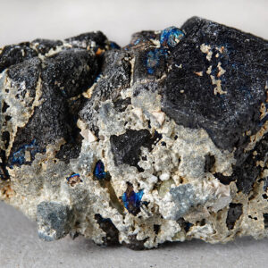 Magnétite, helvine, chalcopyrite, genthelvite... de Chine