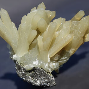 Quartz, hédenbergite et magnétite de Chine