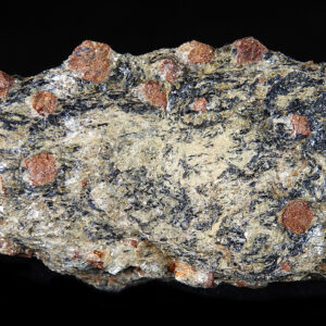 Almandin, glaucophane et muscovite du Morbihan