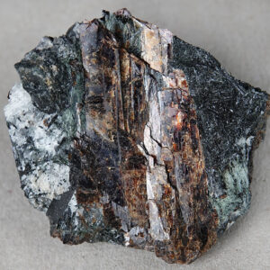 Lamprophyllite, aegyrine, delhayelite et eudialyte de Russie